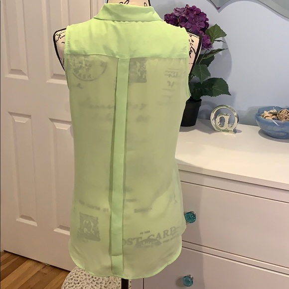 The Limited Sleeveless Button Up Top - Picture 2 of 5